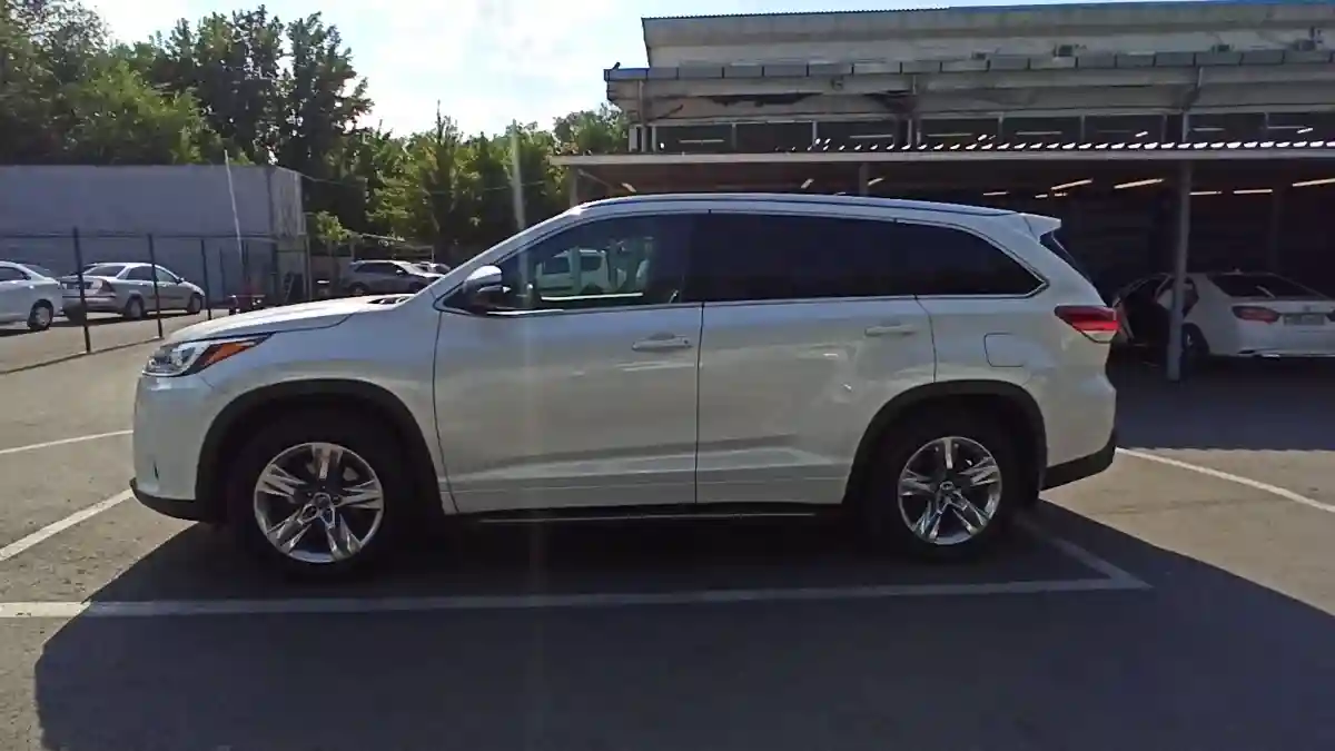 Toyota Highlander 2017 года за 20 000 000 тг. в Алматы