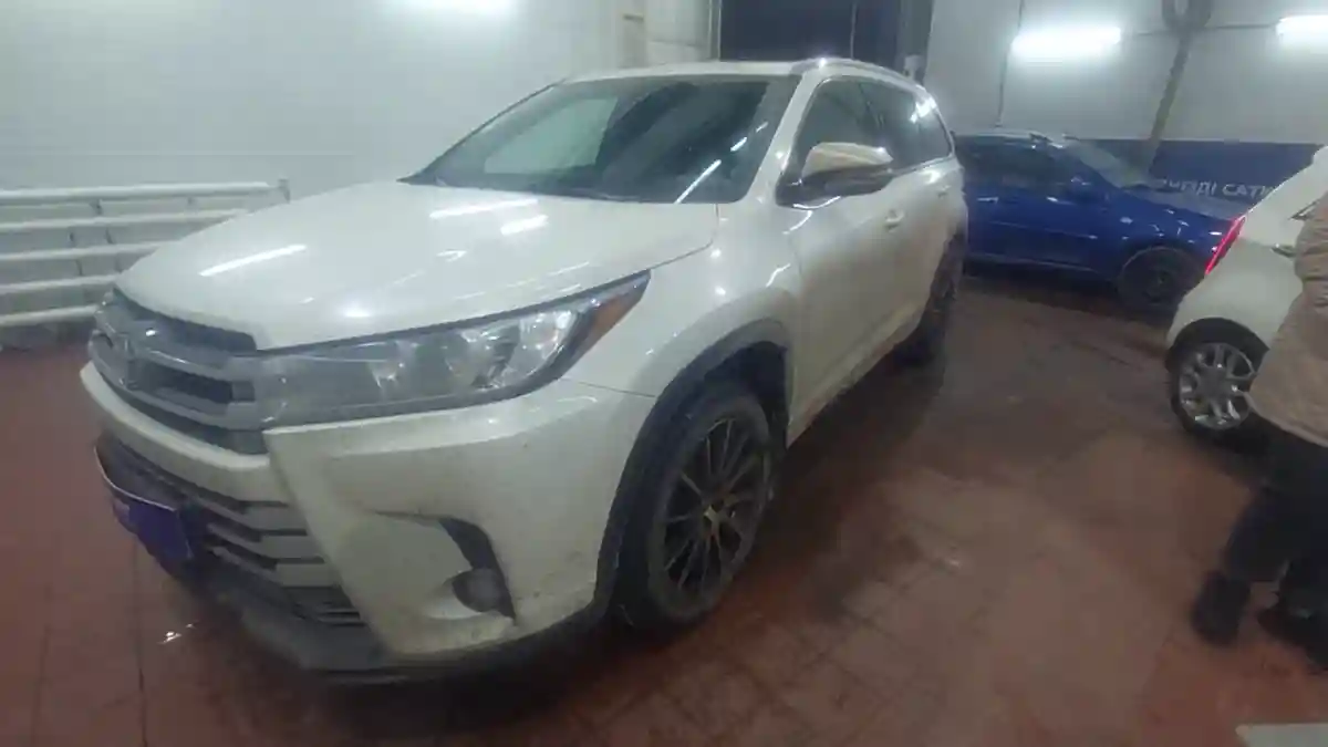 Toyota Highlander 2018 года за 21 000 000 тг. в Астана