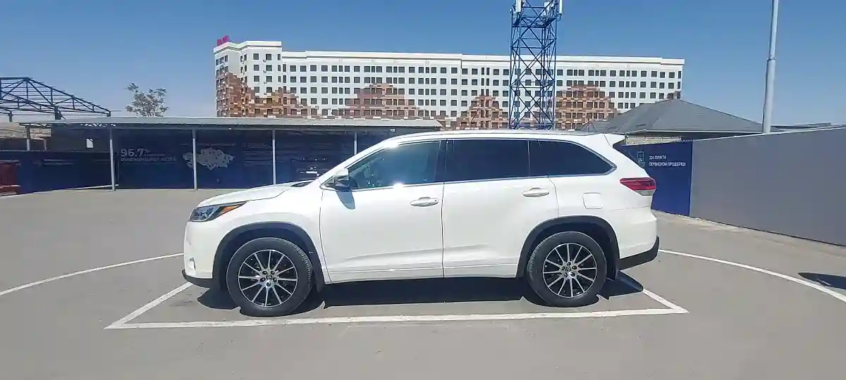 Toyota Highlander 2019 года за 26 000 000 тг. в Шымкент
