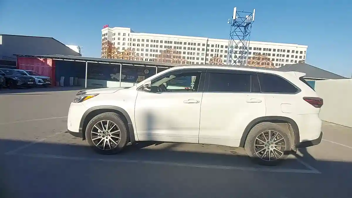 Toyota Highlander 2018 года за 21 500 000 тг. в Шымкент