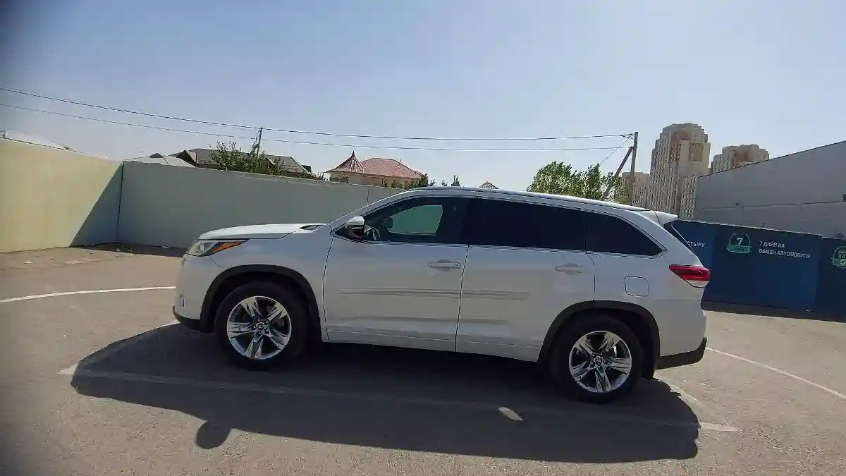 Toyota Highlander 2017 года за 17 400 000 тг. в Шымкент