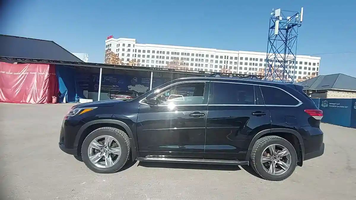 Toyota Highlander 2017 года за 15 500 000 тг. в Шымкент