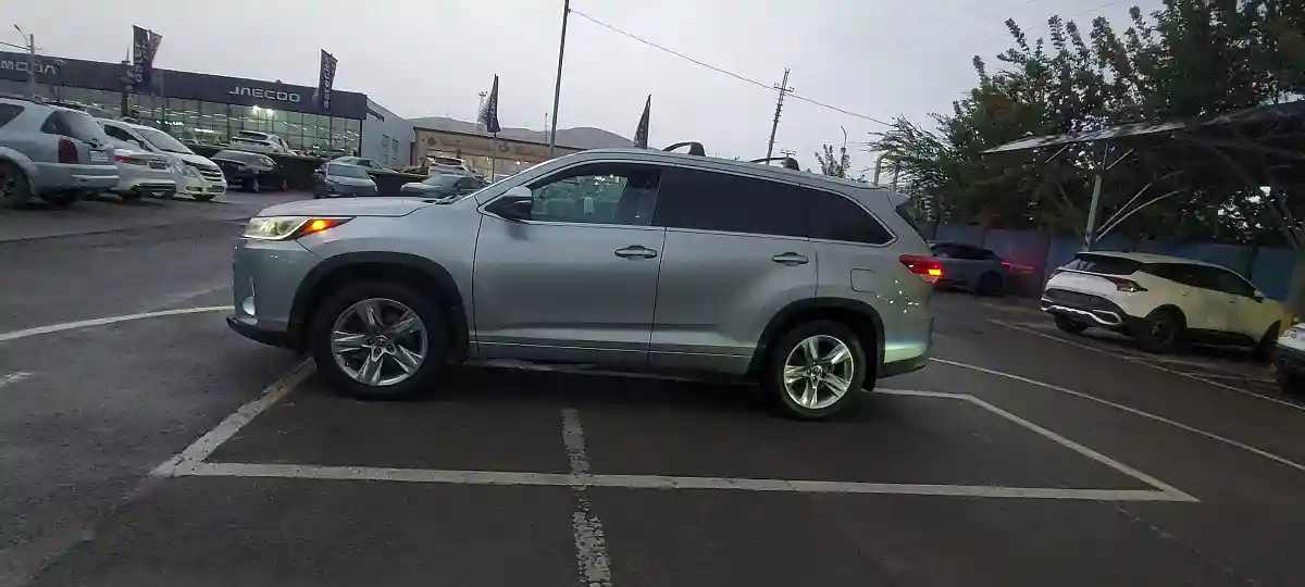 Toyota Highlander 2018 года за 18 500 000 тг. в Алматы