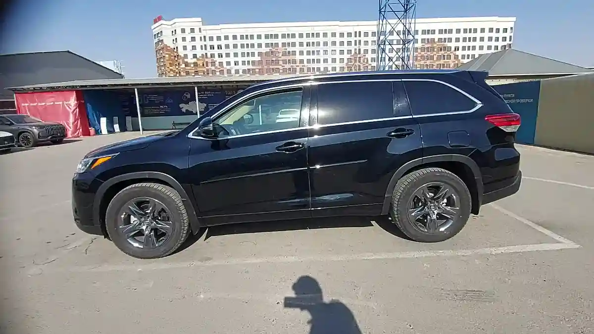 Toyota Highlander 2019 года за 18 200 000 тг. в Шымкент
