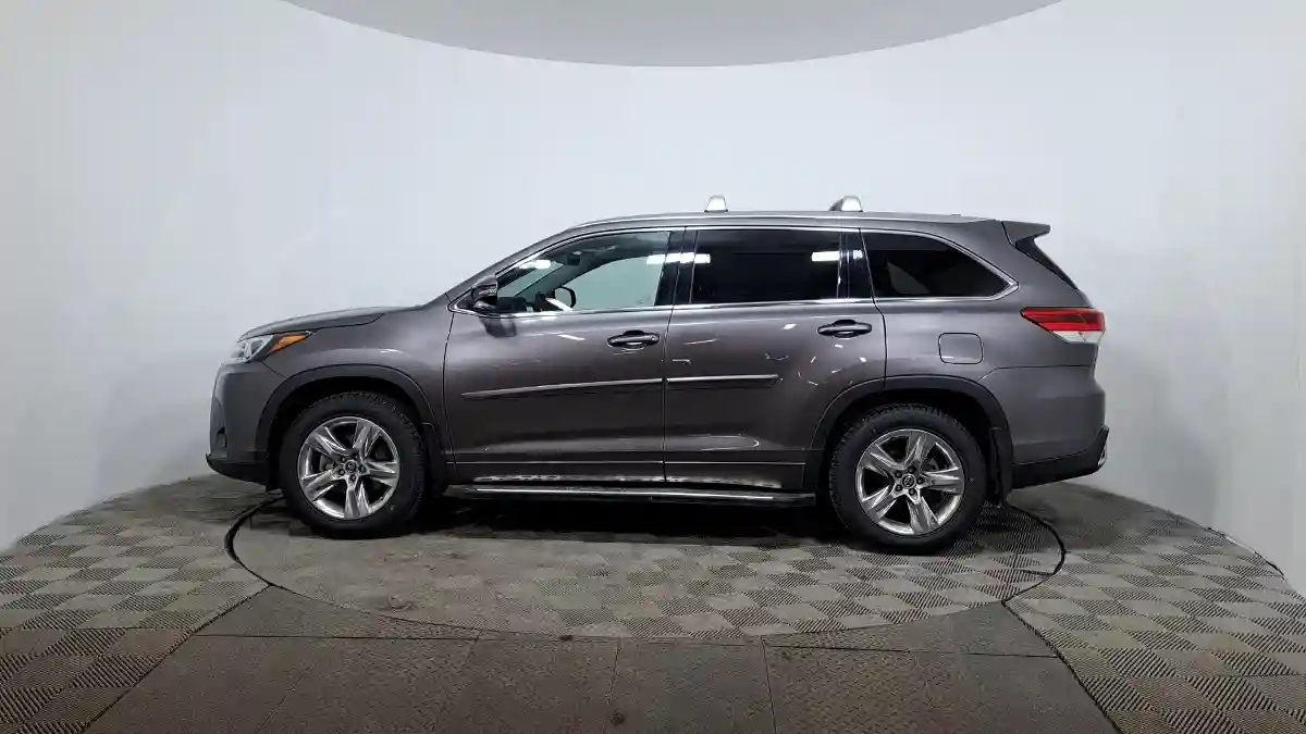 Toyota Highlander 2018 года за 21 700 000 тг. в Астана