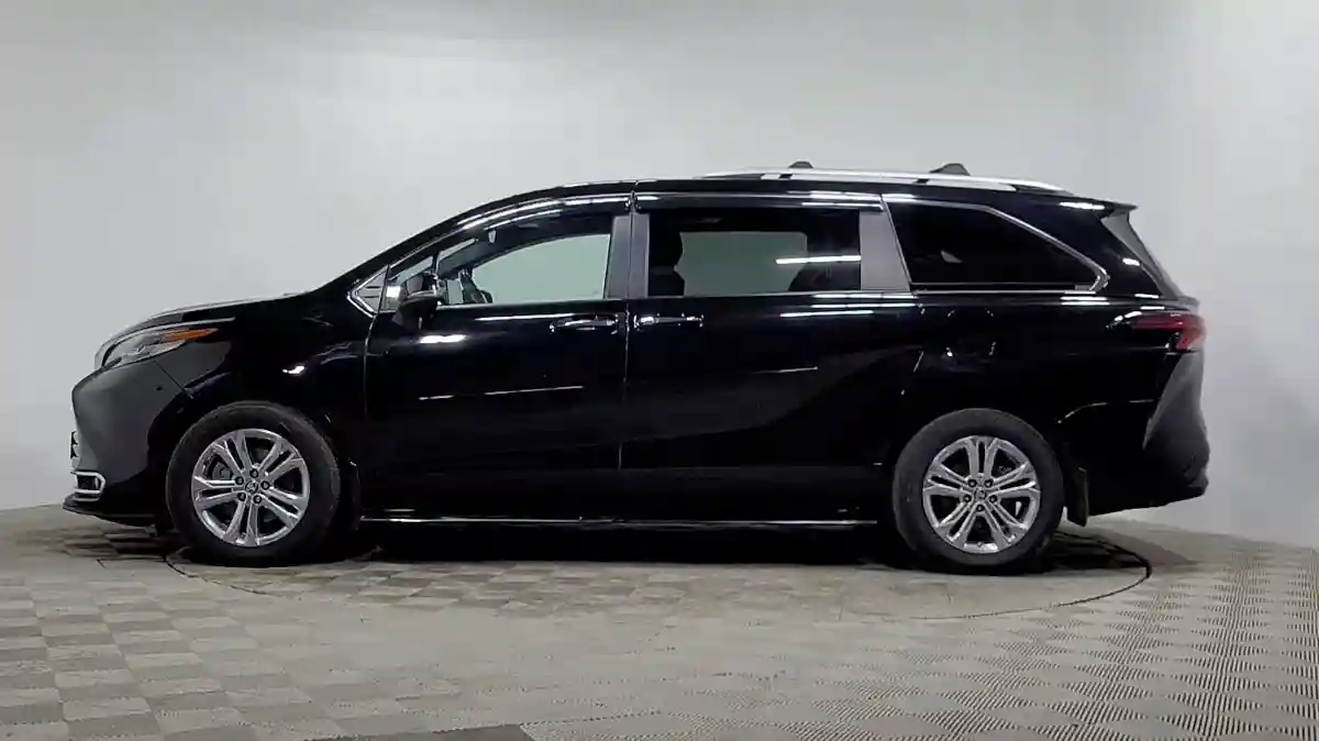 Toyota Sienna 2021 года за 20 000 000 тг. в Алматы