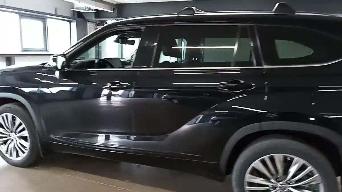 Toyota Highlander 2021 года за 27 000 000 тг. в Астана