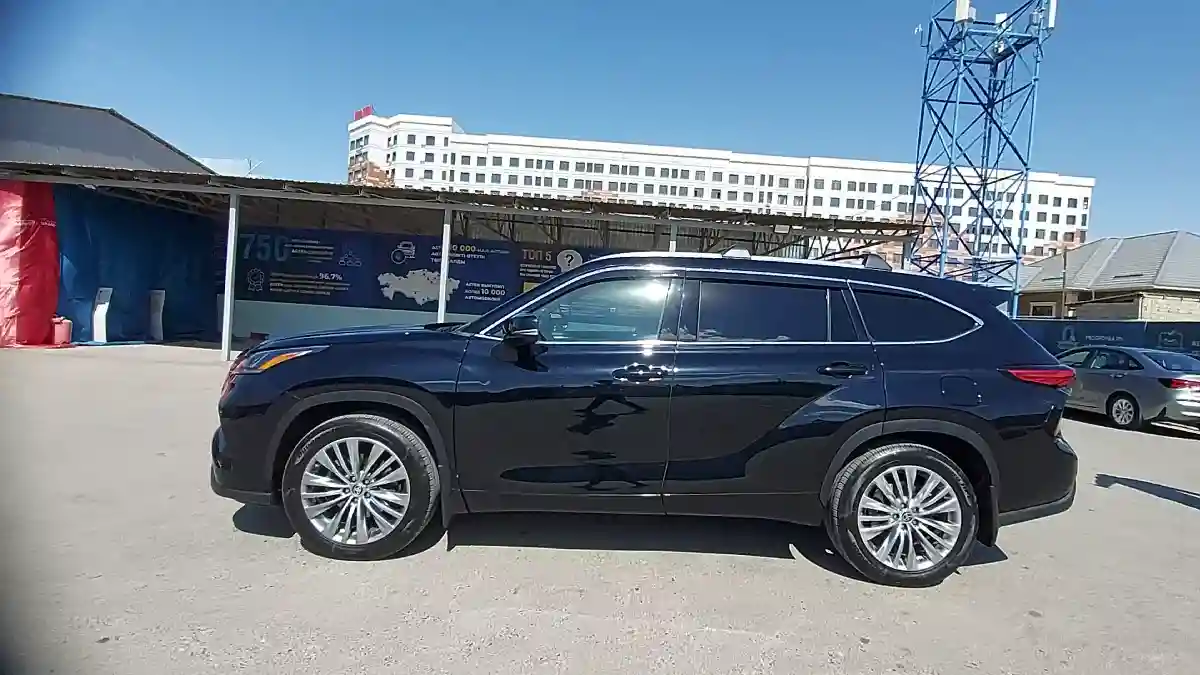 Toyota Highlander 2022 года за 18 000 000 тг. в Шымкент
