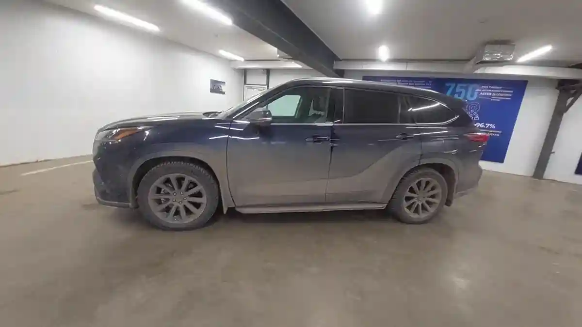 Toyota Highlander 2022 года за 30 000 000 тг. в Астана