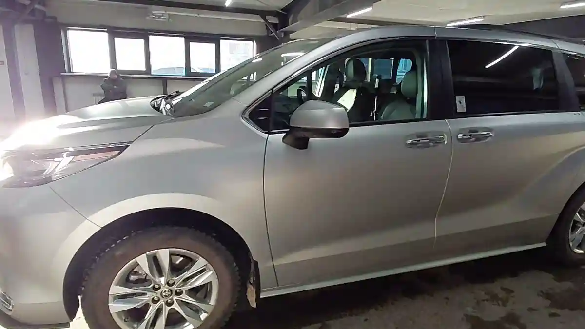 Toyota Sienna 2022 года за 26 000 000 тг. в Астана