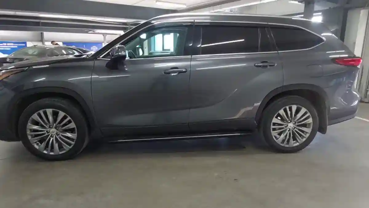Toyota Highlander 2020 года за 22 500 000 тг. в Астана