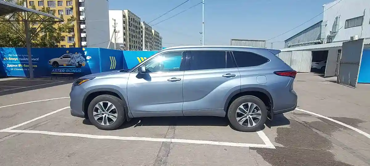 Toyota Highlander 2022 года за 27 000 000 тг. в Алматы