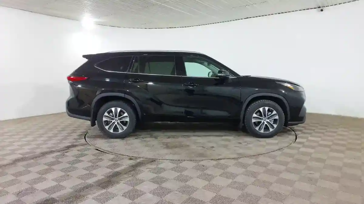 Toyota Highlander 2021 года за 19 873 000 тг. в Шымкент
