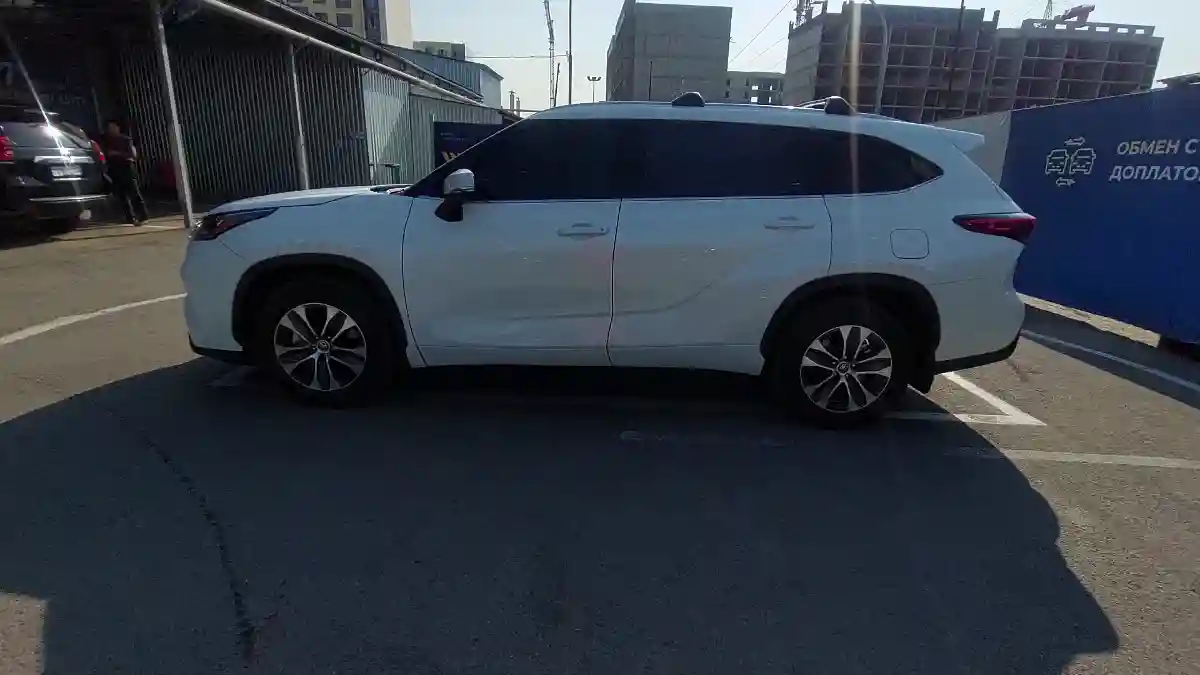 Toyota Highlander 2021 года за 26 000 000 тг. в Алматы
