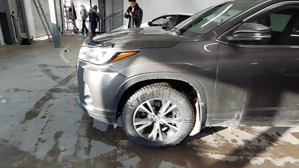 Toyota Highlander 2015 года за 15 000 000 тг. в Астана