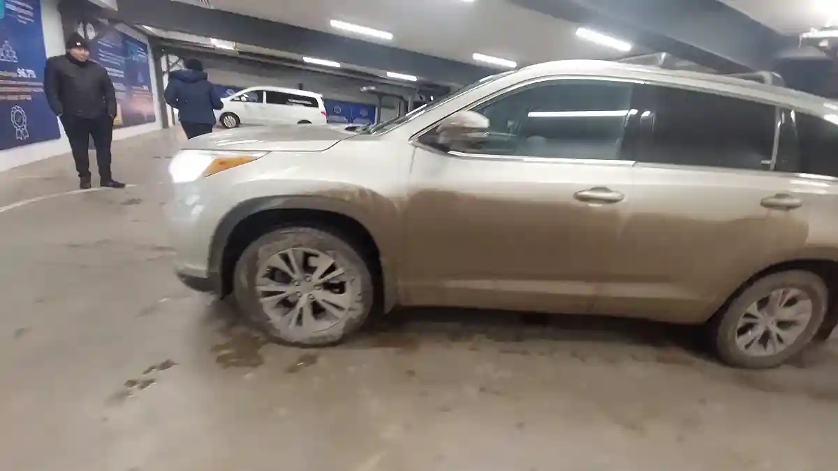 Toyota Highlander 2016 года за 15 000 000 тг. в Астана