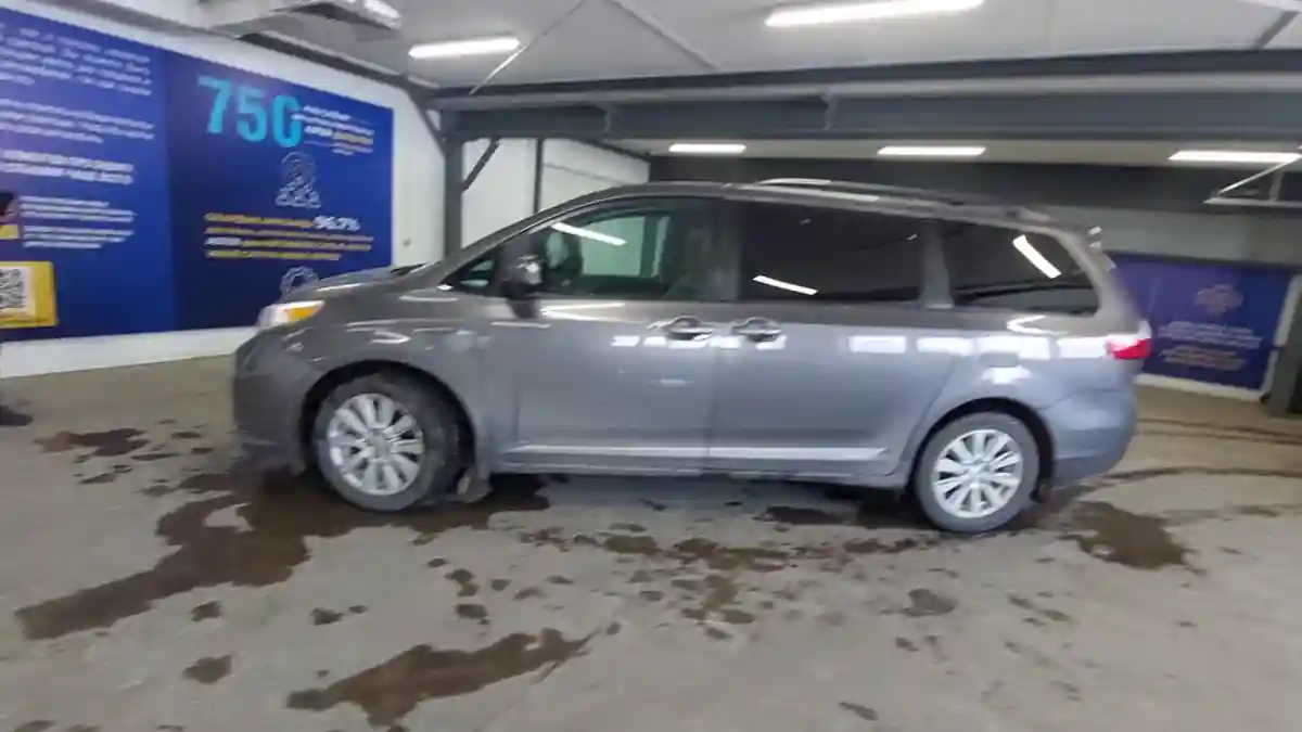 Toyota Sienna 2016 года за 14 000 000 тг. в Астана