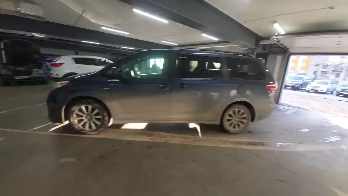 Toyota Sienna 2020 года за 18 000 000 тг. в Астана