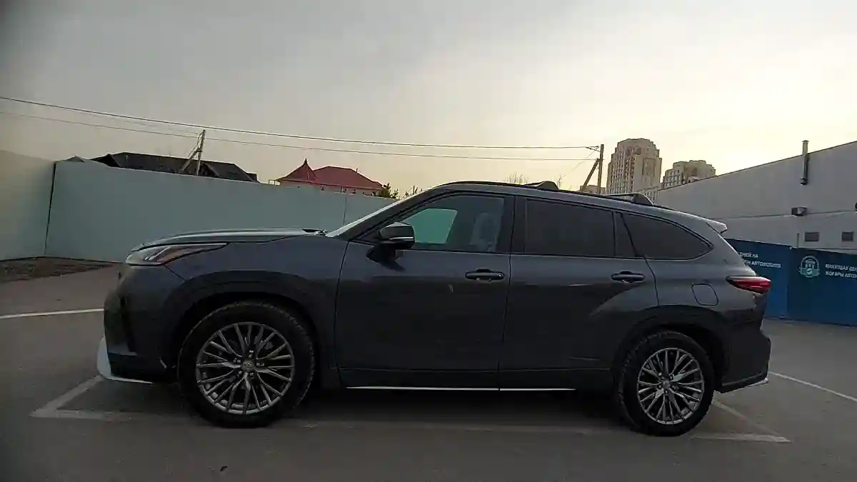 Toyota Highlander 2021 года за 23 000 000 тг. в Шымкент