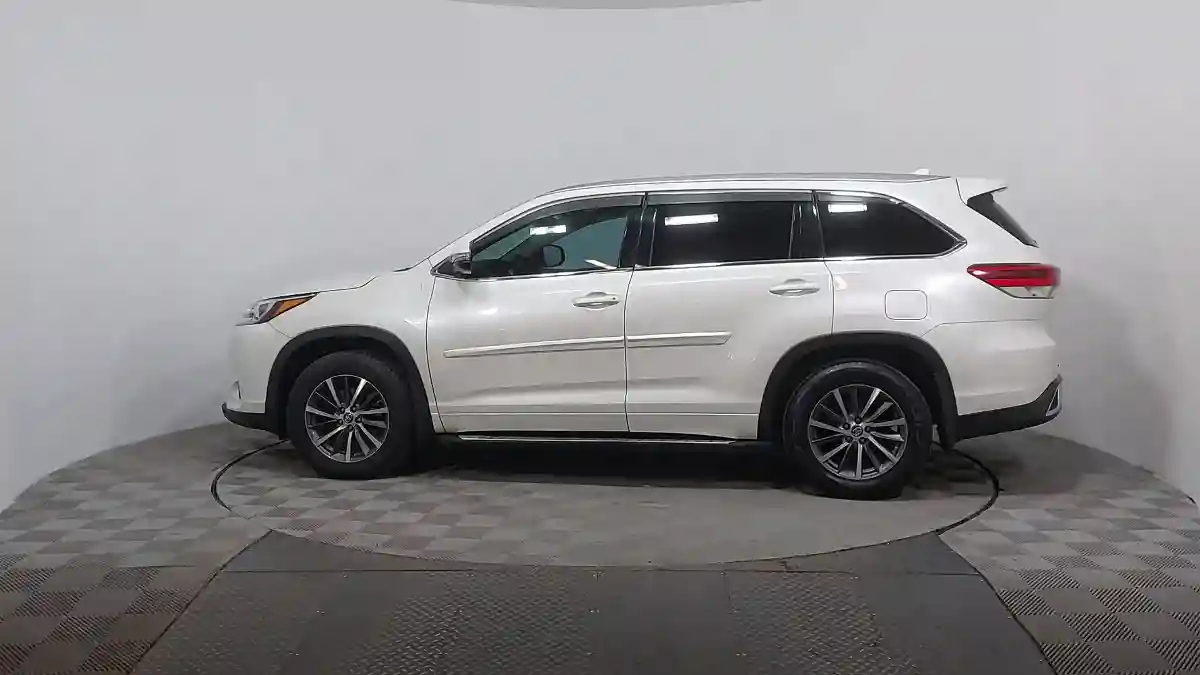 Toyota Highlander 2017 года за 15 750 000 тг. в Астана