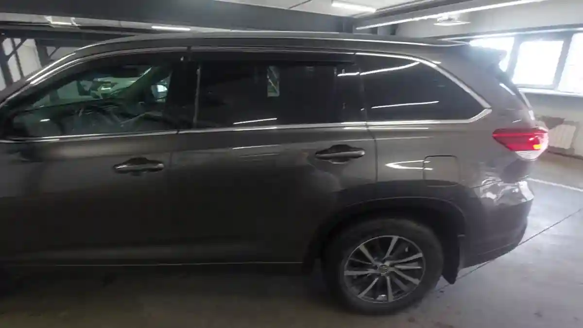 Toyota Highlander 2017 года за 19 000 000 тг. в Астана