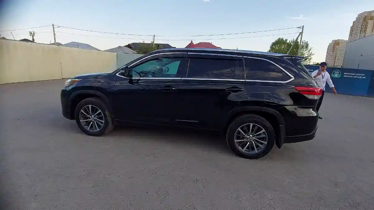 Toyota Highlander 2017 года за 18 500 000 тг. в Шымкент