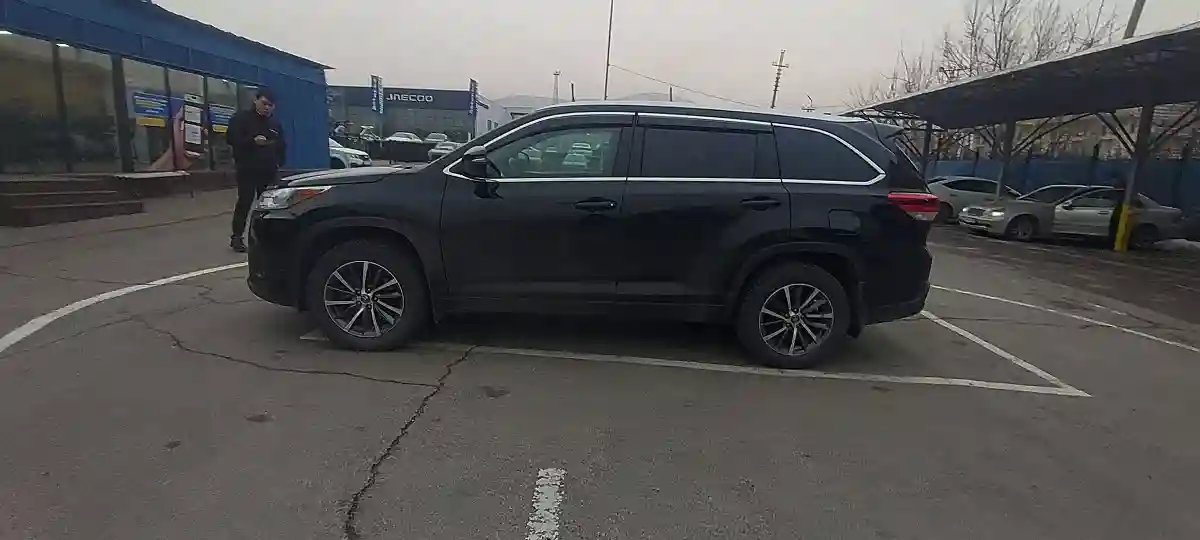 Toyota Highlander 2019 года за 17 000 000 тг. в Алматы
