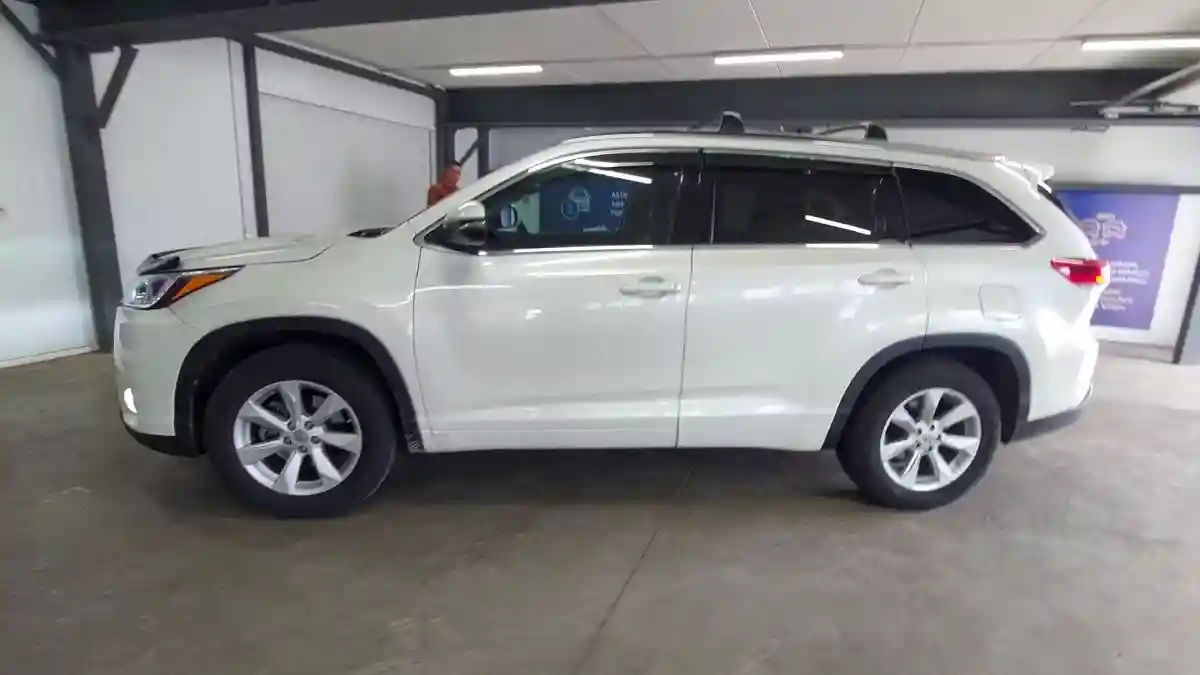 Toyota Highlander 2018 года за 18 000 000 тг. в Астана