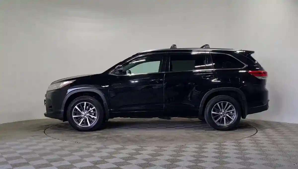 Toyota Highlander 2018 года за 18 200 000 тг. в Алматы