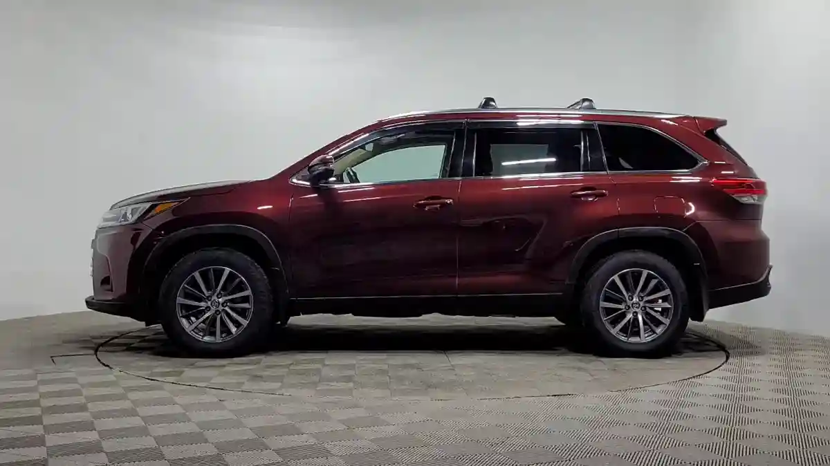 Toyota Highlander 2018 года за 18 000 000 тг. в Алматы
