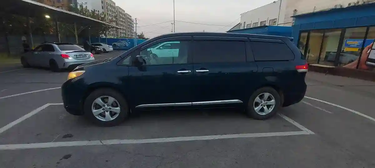Toyota Sienna 2010 года за 10 000 000 тг. в Алматы