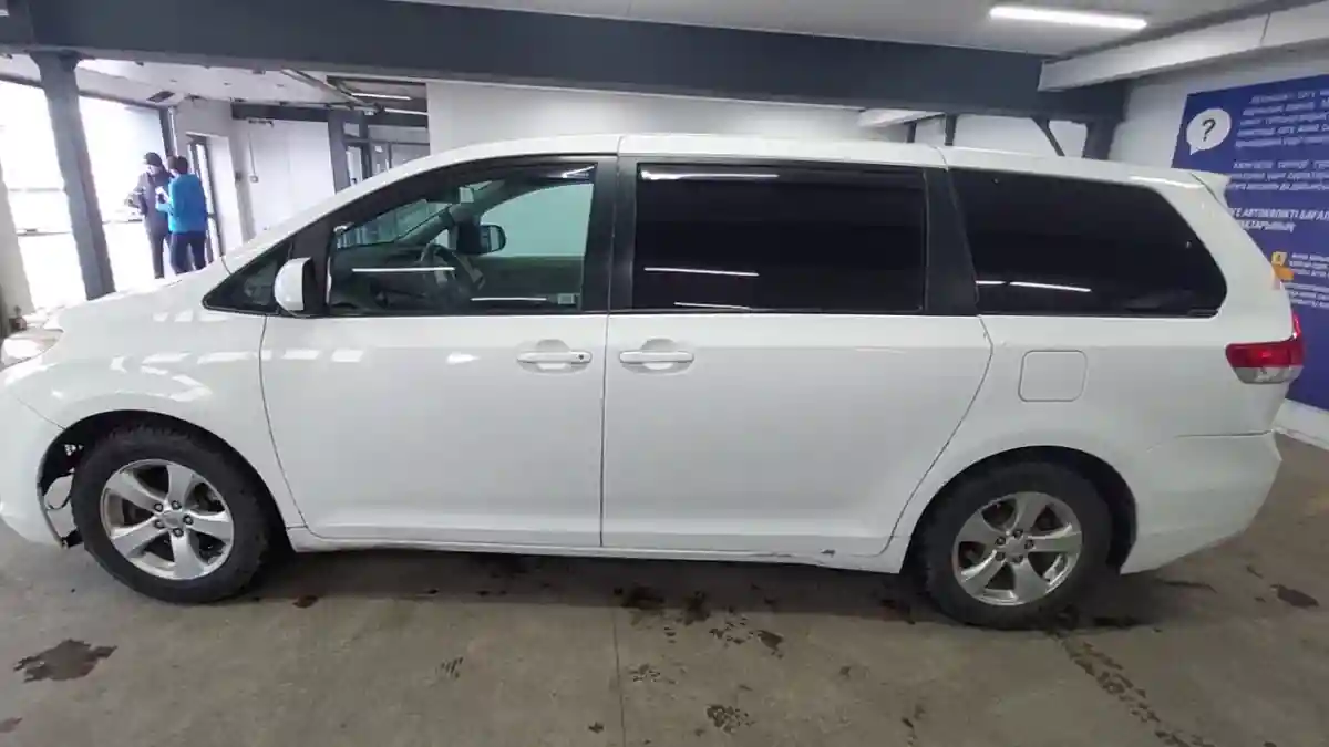 Toyota Sienna 2011 года за 9 500 000 тг. в Астана