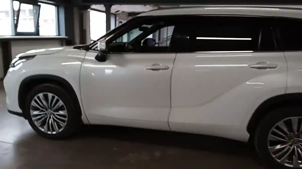 Toyota Highlander 2024 года за 35 000 000 тг. в Астана