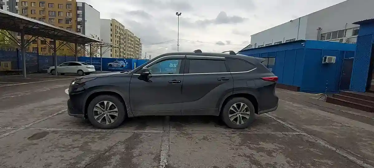 Toyota Highlander 2022 года за 25 000 000 тг. в Алматы