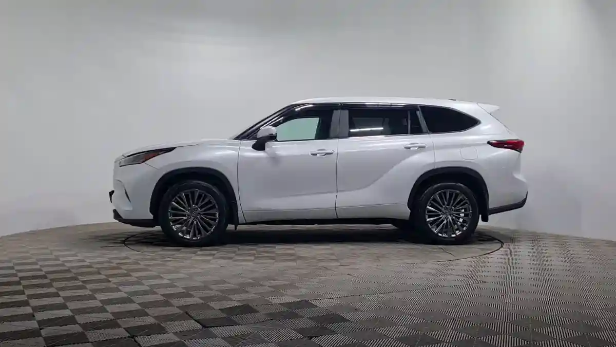 Toyota Highlander 2023 года за 22 500 000 тг. в Алматы