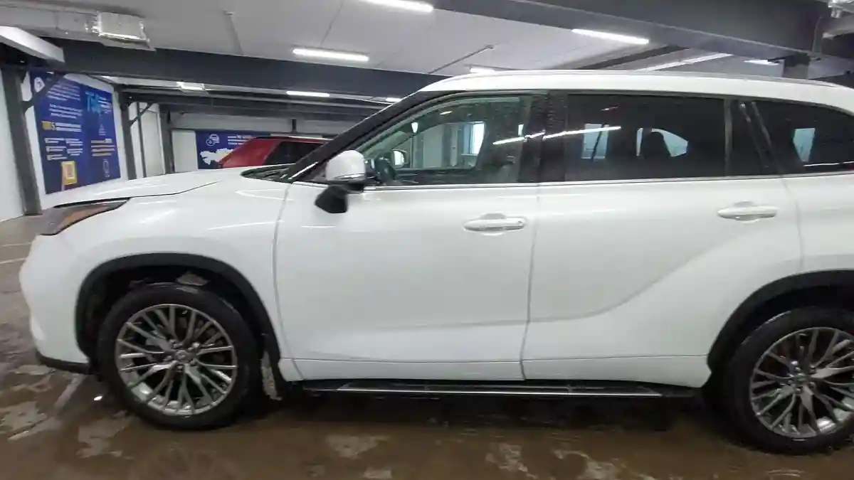 Toyota Highlander 2022 года за 22 000 000 тг. в Астана