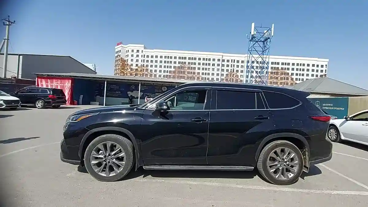 Toyota Highlander 2022 года за 25 000 000 тг. в Шымкент