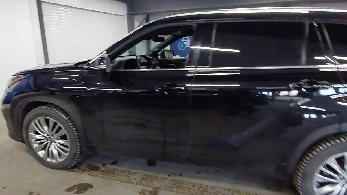 Toyota Highlander 2023 года за 36 000 000 тг. в Астана