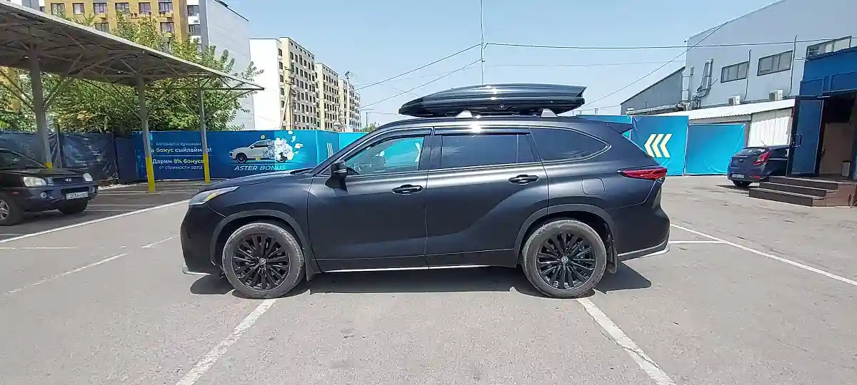 Toyota Highlander 2023 года за 28 000 000 тг. в Алматы