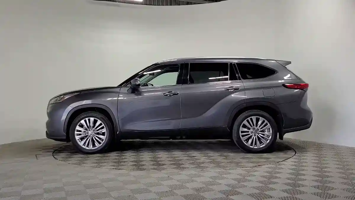 Toyota Highlander 2023 года за 28 200 000 тг. в Алматы