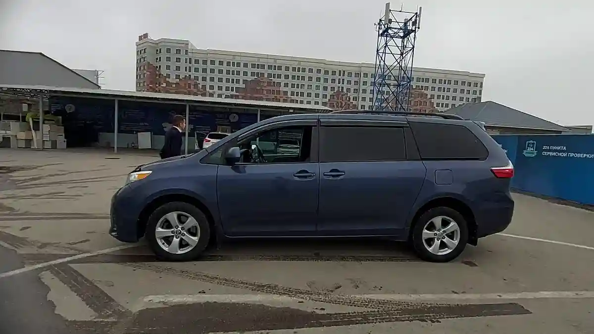 Toyota Sienna 2016 года за 16 000 000 тг. в Шымкент