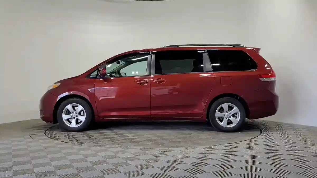 Toyota Sienna 2013 года за 12 750 000 тг. в Алматы