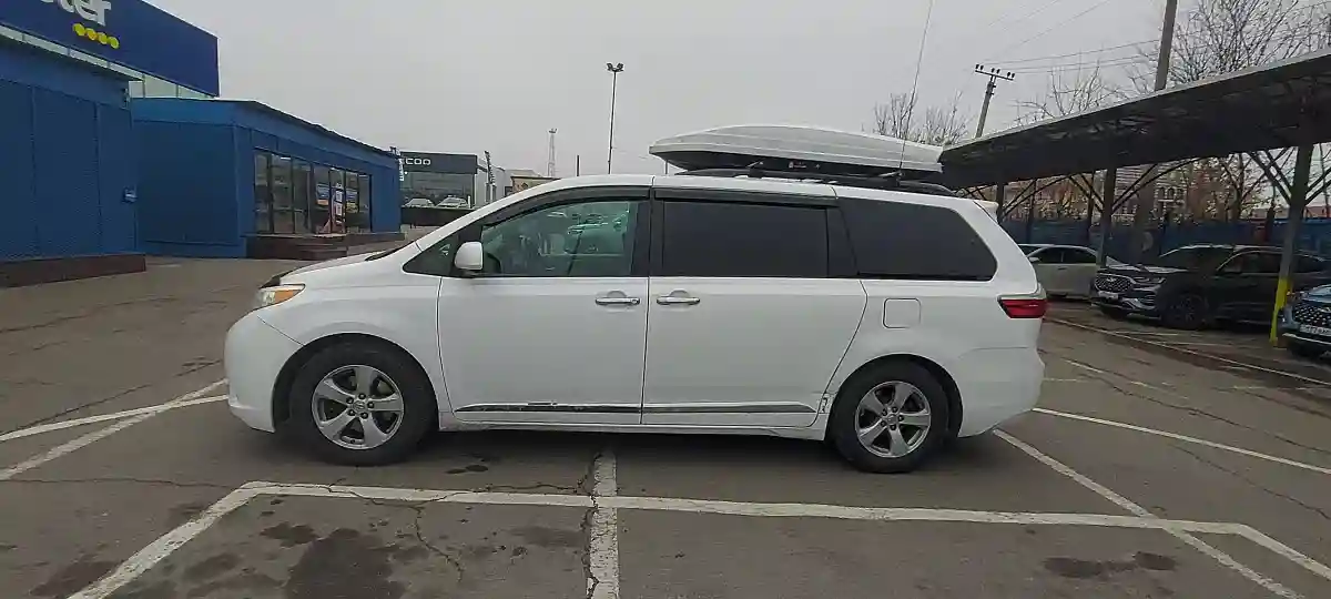 Toyota Sienna 2015 года за 14 500 000 тг. в Алматы
