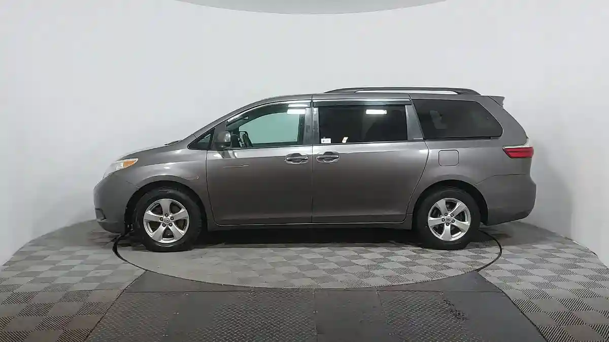 Toyota Sienna 2016 года за 13 250 000 тг. в Астана