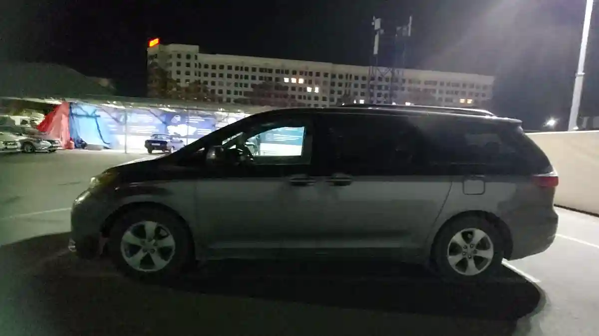 Toyota Sienna 2015 года за 15 000 000 тг. в Шымкент