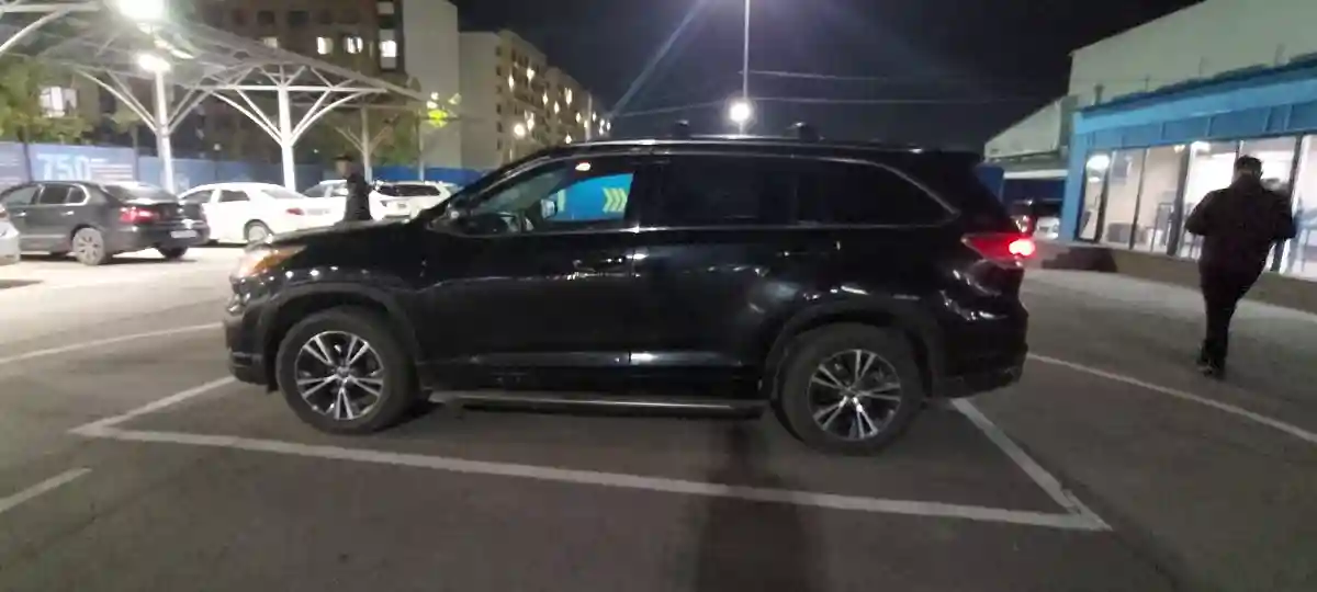 Toyota Highlander 2016 года за 13 500 000 тг. в Алматы