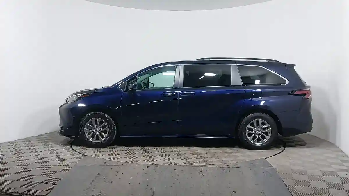 Toyota Sienna 2022 года за 20 030 000 тг. в Астана