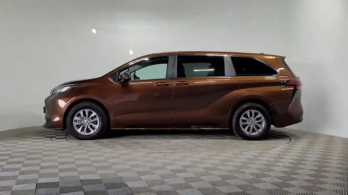 Toyota Sienna 2021 года за 21 000 000 тг. в Алматы