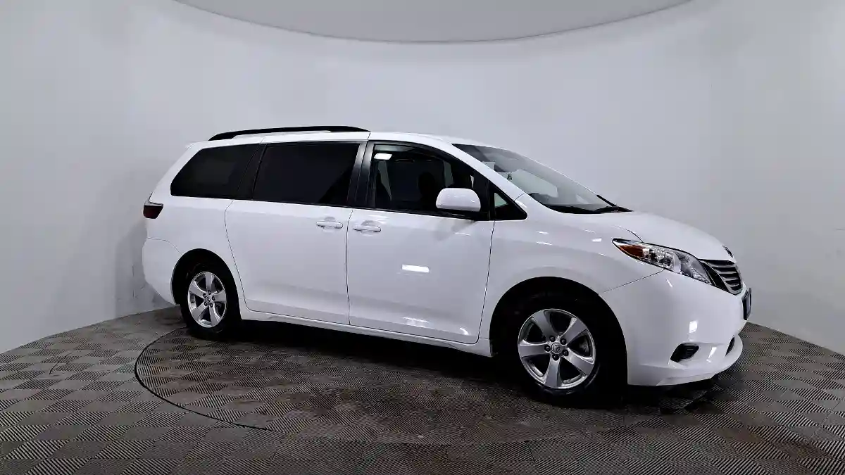 Toyota Sienna 2017 года за 14 800 000 тг. в Астана