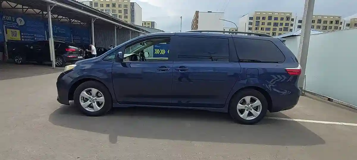 Toyota Sienna 2020 года за 15 000 000 тг. в Алматы